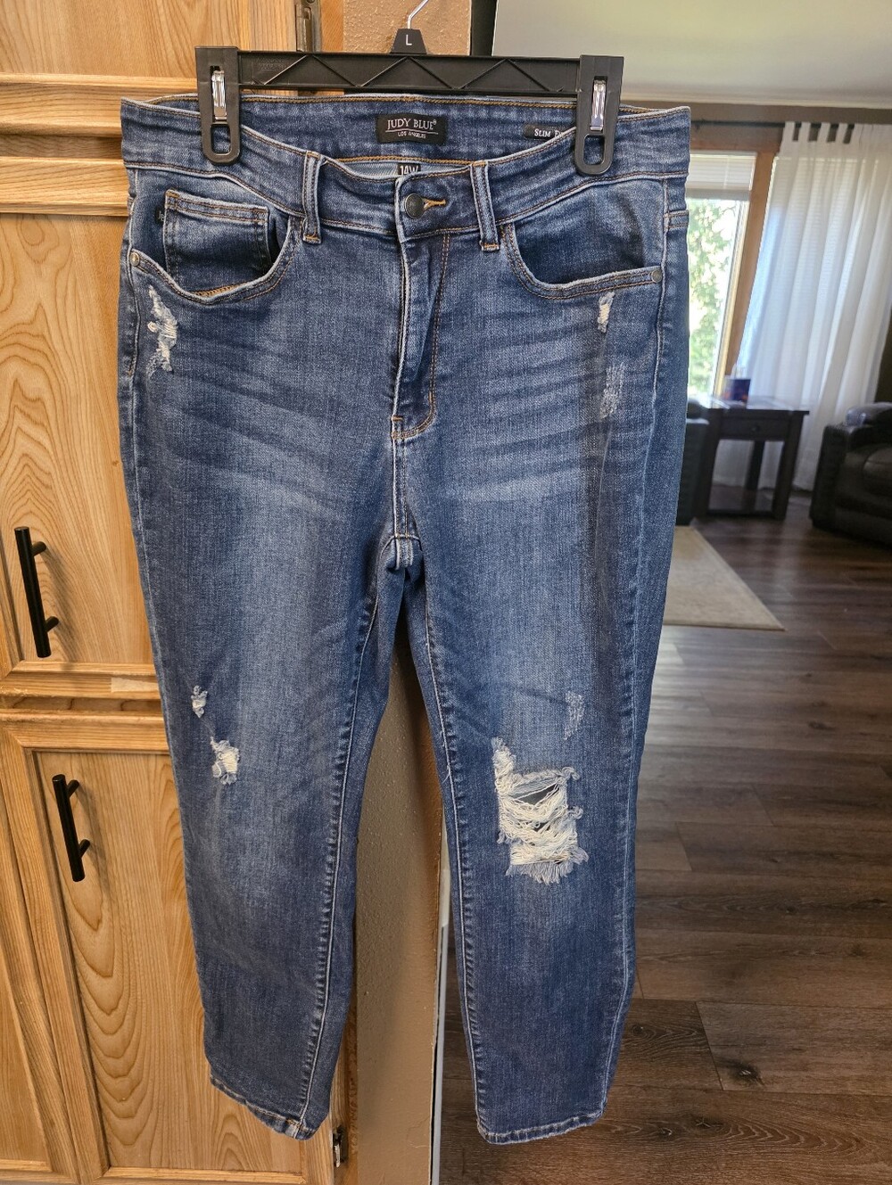 Judy Blue Distressed Cropped Blue Jeans